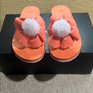🧡🧡 SOLD SOLD SOLD 🧡🧡
UGG Coral Flower Pom-Pom Platform Sandals